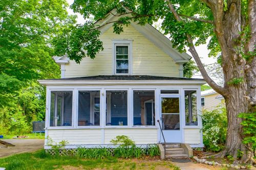 18 Cross St, Bridgton, ME 04009-4725