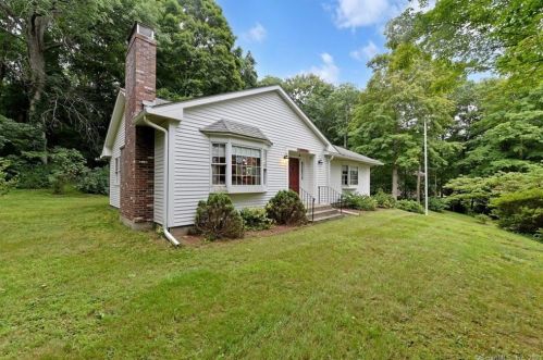 28 Ridgewood Dr, East Hampton, CT 06447-1235