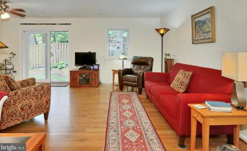 9271 Sprucewood Rd, Springfield VA  22015-3559 exterior