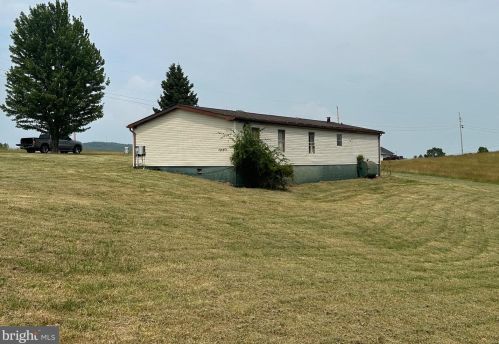 101 Grand View Rd, Three Churches WV 26757-7128 exterior