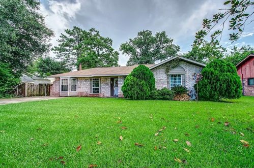 503 Ladd St, Mont Belvieu, TX 77535