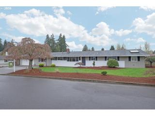 6323 Molt St, Portland, OR 97267-3220