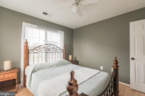 228 Lord Fairfax St, Charles Town WV  25414-2607 exterior