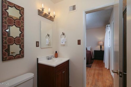 3920 El Caminito, Glendale CA 91214-1027 exterior