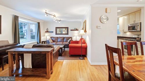 8634 Langport Dr, Springfield VA  22152-3209 exterior