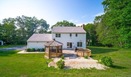 136 Elizabeth Ln, Middletown, CT 06457-5572