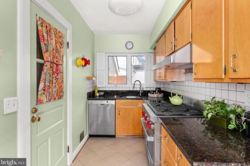 1211 Pinecrest Cir, Silver Spring MD exterior