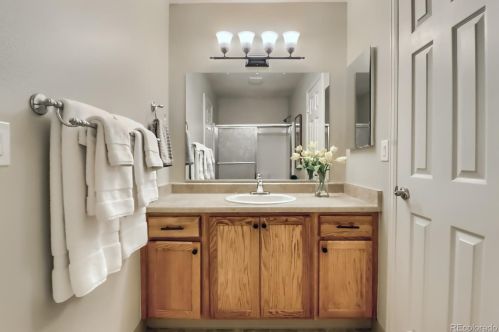 990 Zeno Way, Aurora CO 80017-3394 exterior