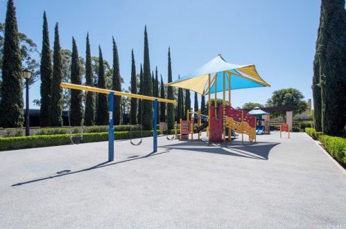 121 Blaze, Irvine CA  92618-1507 exterior