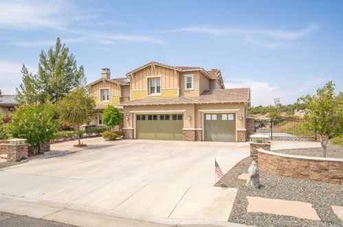 16550 Catalonia Dr, Riverside, CA 92504-8701