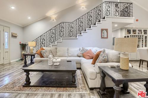 6924 Gaviota Ave, Van Nuys, CA 91406-4991