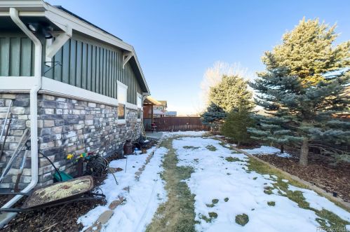 25057 Canal Pl, Aurora CO 80018-1627 exterior