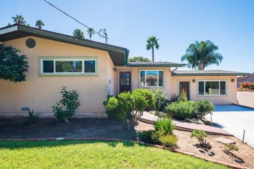 927 Crescent Dr, Vista CA  92084-6303 exterior