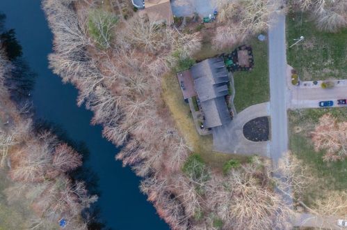 16 Hiscox Rd, Westerly, RI 02891-1112