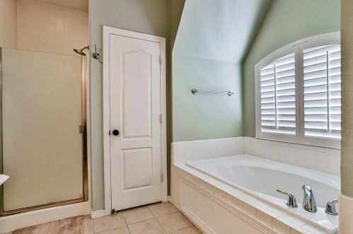 8216 Bridge St, Fort Worth TX 76103-1350 exterior