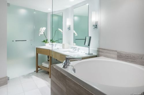 2120 Lauula St, Honolulu, HI 96815-2324