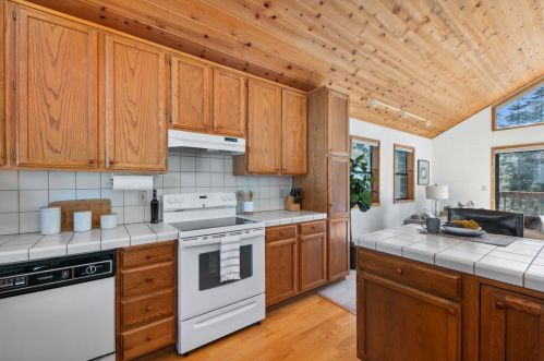 11400 Sitzmark Way, Truckee CA  96161-6129 exterior
