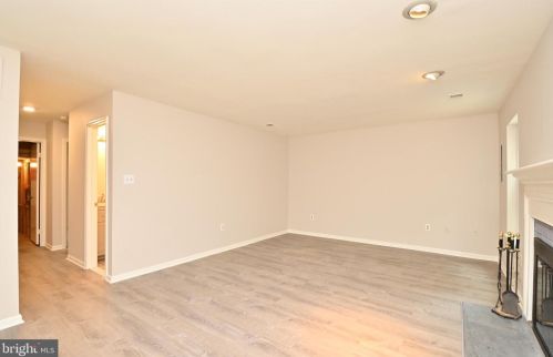 7803 Wintercress Ln, Springfield VA  22152-3842 exterior