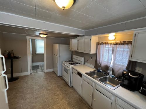 300 Jefferson Ave, Pingree Grove, IL 60140-7639
