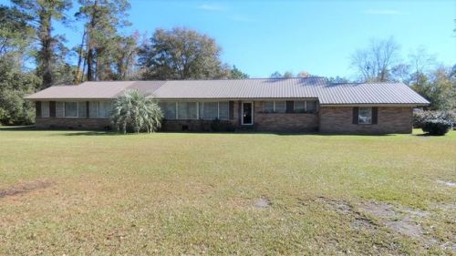 1425 Blackshear Hwy, Baxley, GA 31513-6749