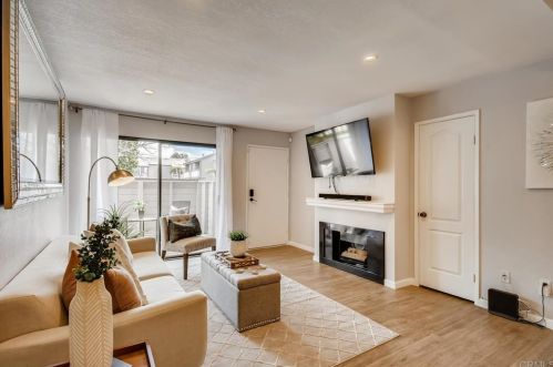 9209 Village Glen Dr, San Diego, CA 92123-5436
