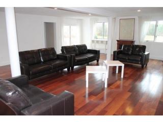 624 6th St, Dover, NH 03820-6111