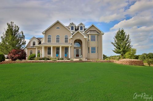 16512 Nelson Rd, Bull Valley, IL 60098-9576