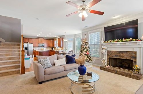 2077 Hatteras Way, Atlanta GA  30318-1085 exterior