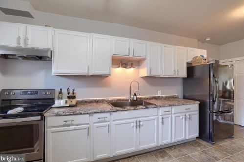 653 Vine St, Lancaster PA  17603-5510 exterior