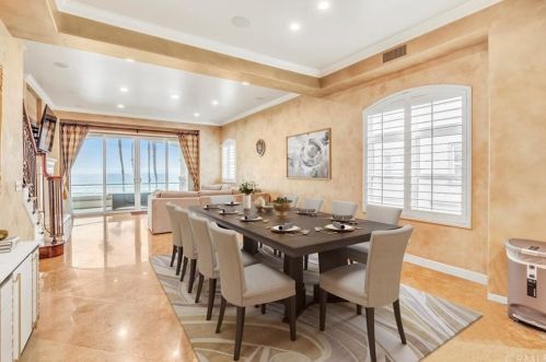 1610 Pacific Coast Hwy, Huntington Beach CA  92648-4434 exterior