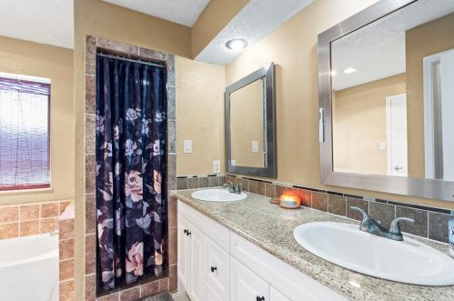 2615 Medina Dr, Carrollton TX 75007-5902 exterior