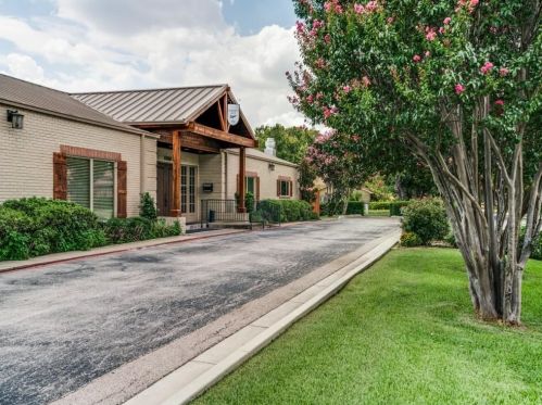 3314 Darbyshire Dr, Dallas TX  75229-5027 exterior