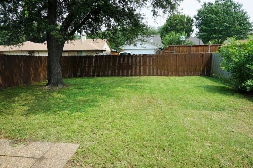 2211 Big Bnd Dr, Carrollton TX 75007-5801 exterior