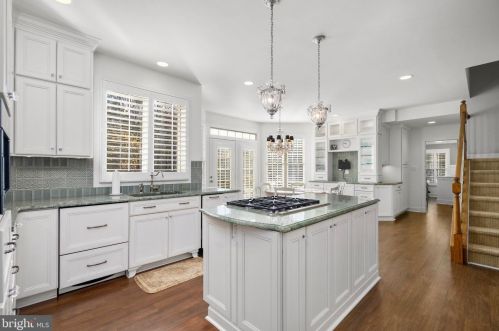 10101 Waterside Dr, Springfield VA  22015-3931 exterior