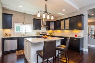 915 36th St, Minneapolis, MN 55408-4109