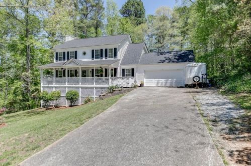 5831 Swan Walk, Buford, GA 30518-2172