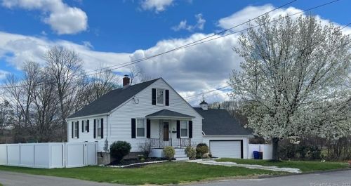 81 Summit St, Southington CT  06489-3549 exterior