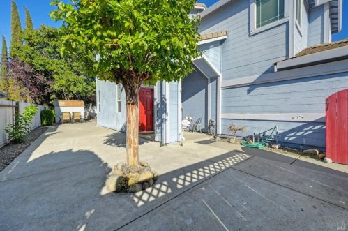 584 Blarney Cir, Vacaville, CA 95688-8563