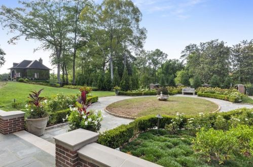 2860 Habersham Rd, Atlanta GA  30305-2959 exterior
