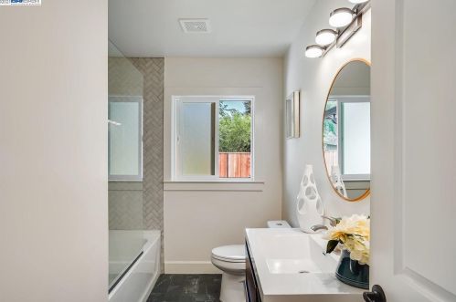 1867 Pleasant Hill Rd, Concord CA  94523-4040 exterior