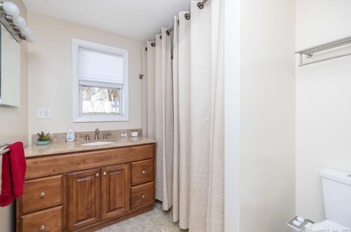 16 Charter Rd, Ellington CT  06029-4224 exterior