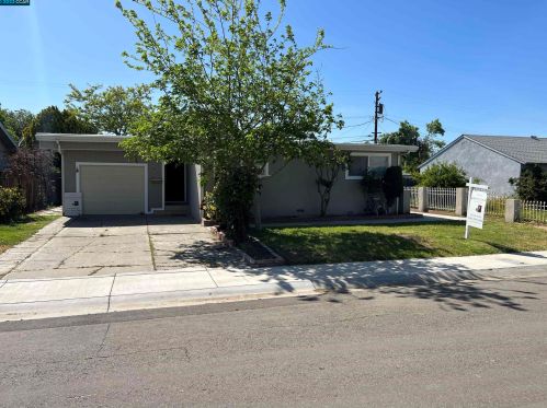 837 Pennsylvania Ave, Los Banos, CA 93635-3311