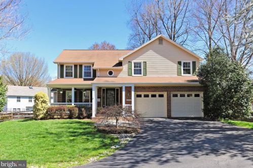 6305 Springs Cir, Clifton, VA 20124-2462