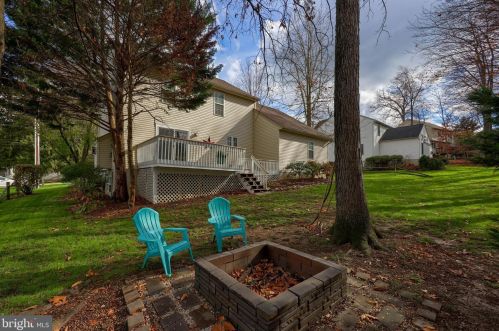 1090 Arbor Ln, York, PA 17406-7789