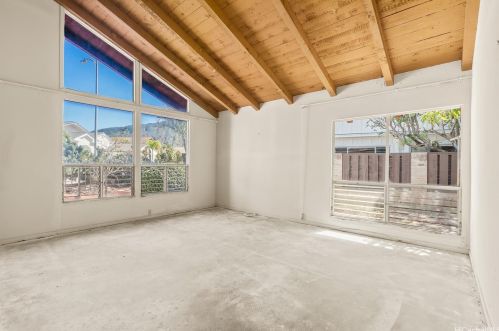 6897 Niumalu Loop, Honolulu HI  96825-1646 exterior