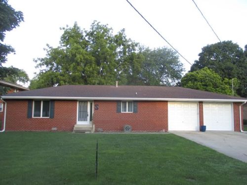 916 Center St, Tuscola, IL 61953-2102