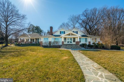 221 Bay Front Dr, Riviera Beach, MD 21122-6220