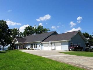 1770 Breezie Point Ln, Dandridge, TN 37725-6516