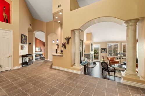 12342 Circula Panorama, Santa Ana, CA 92705-6311