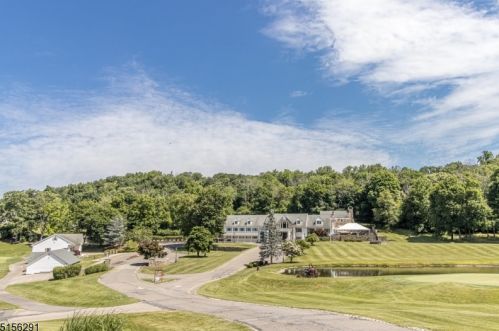 7 Osprey, Hackettstown NJ  07840-2726 exterior